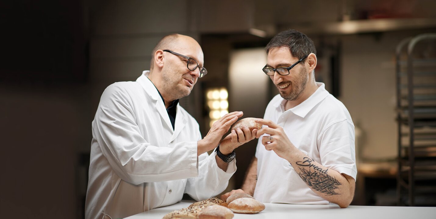 Der perfekte Bun Vincent Lebet und Carlo Pica im Backlabor