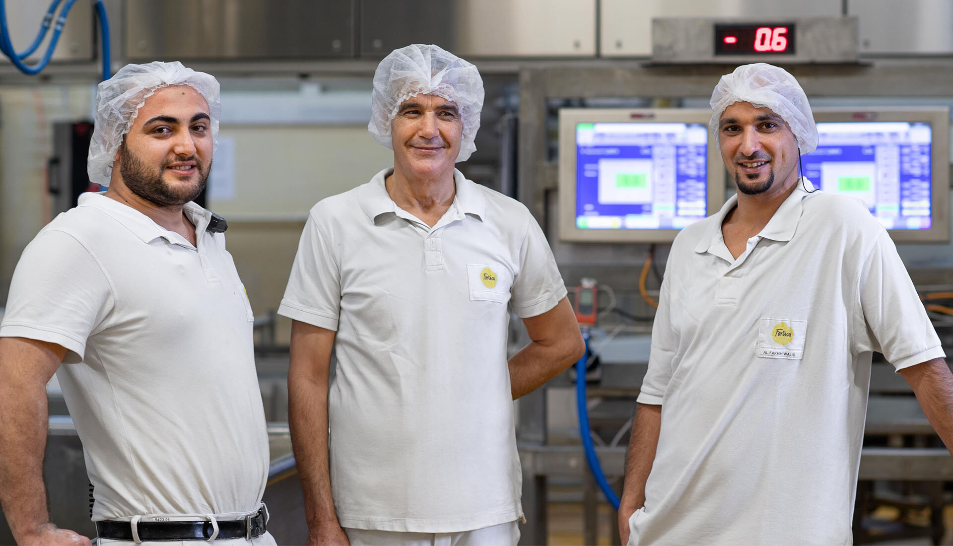 Produktion Schicht 1 Drei Mitarbeitende der Produktion 1