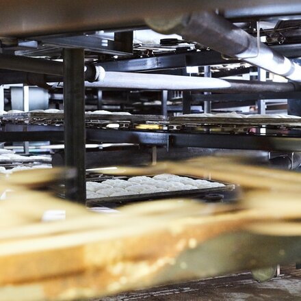 buns in the proofer up to 30'000 rolls per hour