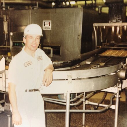 young Louis Studer in the Fortisa bakery Louis Studer in 1989