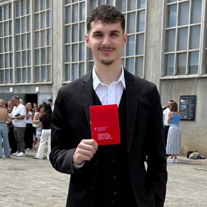 🎓 Congratulations on this great achievement! 🎉